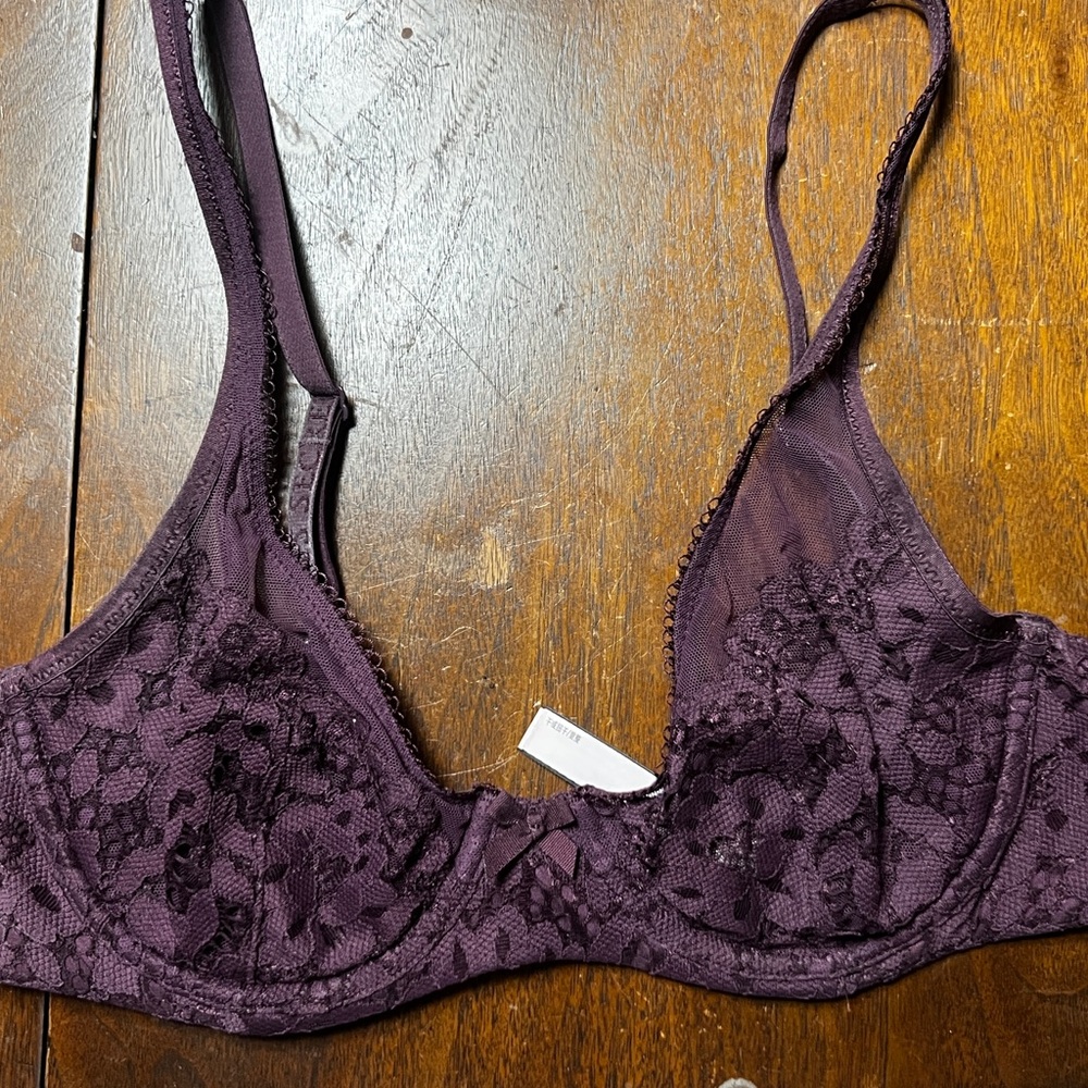 Victoria’s Secret Body by Victoria Unlined Demi Bra 32C - Picture 2 of 4